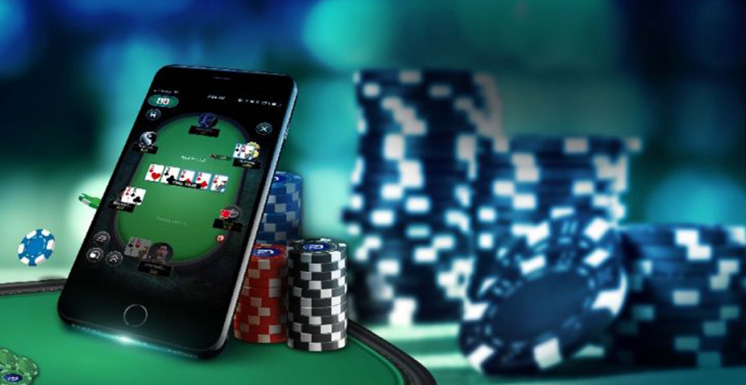 Jugar dinero real vs. Poker gratis